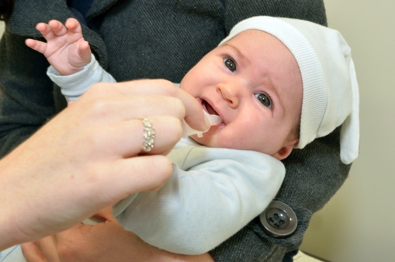 giving-baby-sucrose-for-a-vaccine